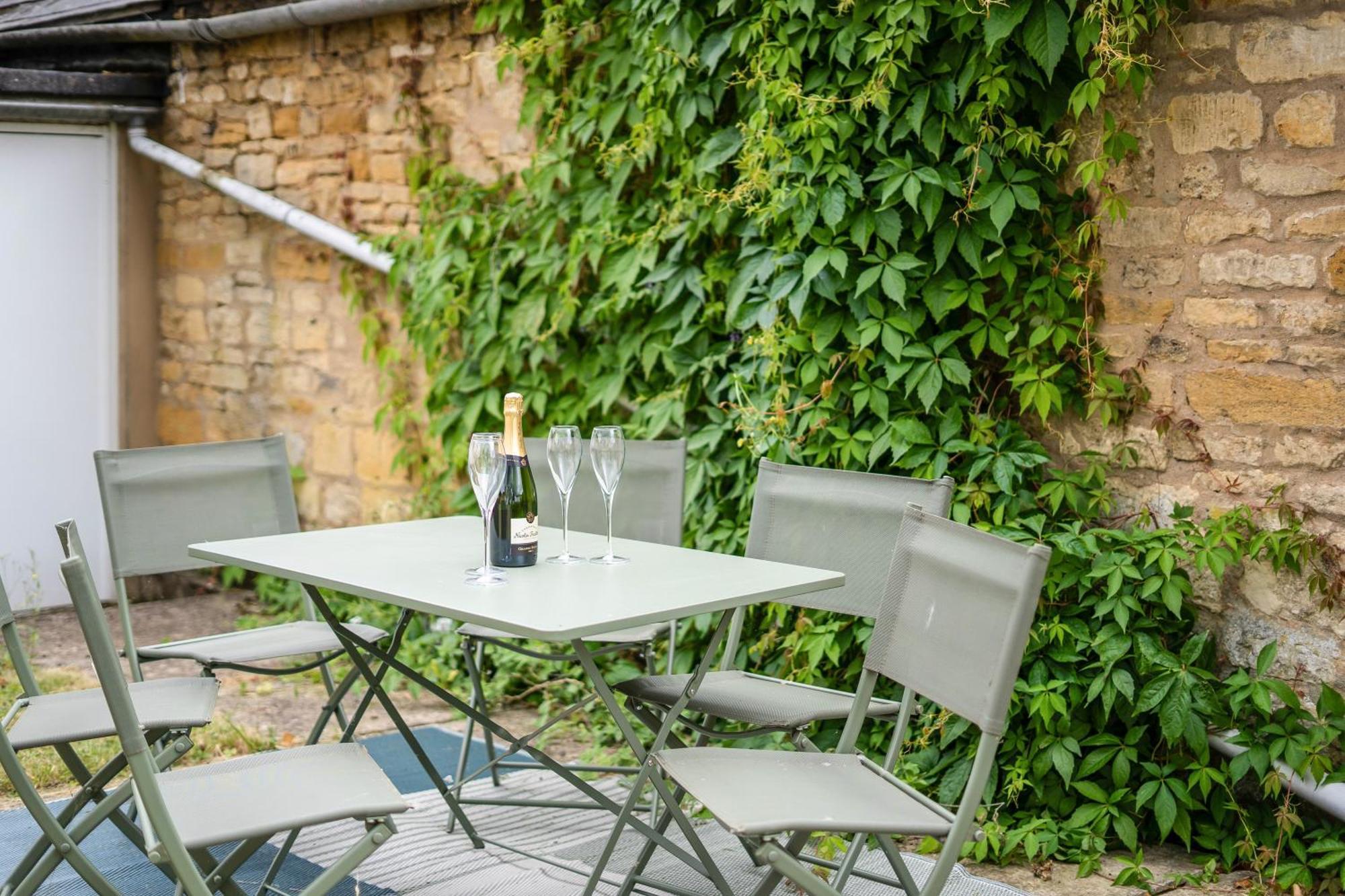 Apartament Redesdale View, High Street With Private Garden Moreton-in-Marsh Zewnętrze zdjęcie